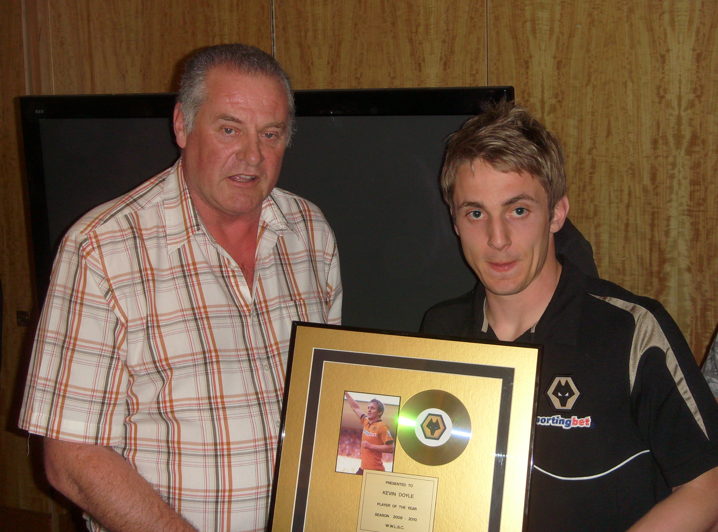 100416 WWLSC POTY Kevin Doyle with Stuart Earl Chairman