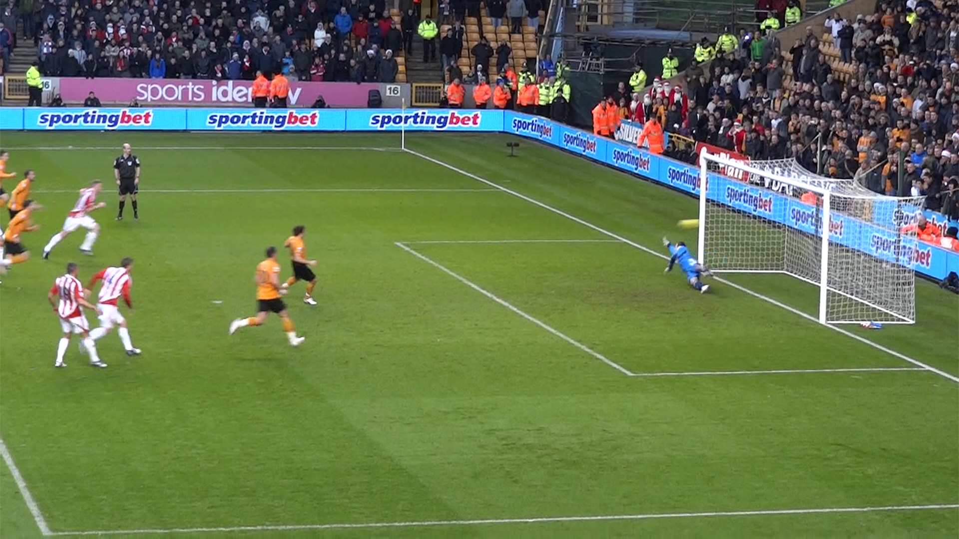 11-12-17 Stephen Hunt scores