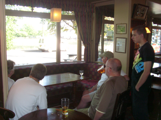 S73R0090 watching the cricket