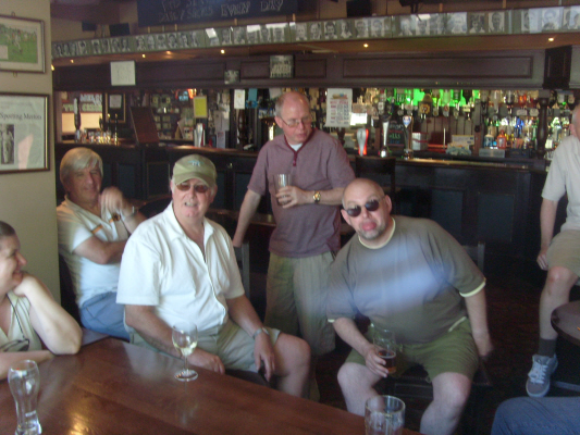 S73R0095 Cricketers